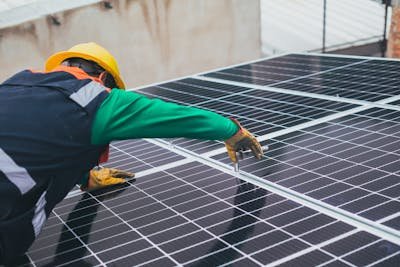 Installateur de panneaux solaires certifié rge : votre guide vers l'énergie verte